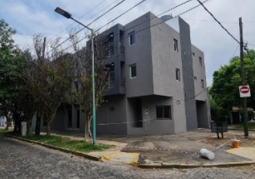 DEPARTAMENTO MONOAMBIENTE AL FRENTE, PLANTA BAJA DTO F, CON PATIO Y COCHERA, BANFIELD.