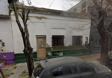 CASA SOBRE LOTE PROPIO CON VARIAS CONSTRUCCIONES TIPO PH, IDEAL RENTA.