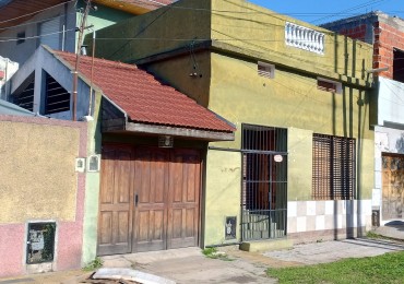 CASA DE 4 AMBIENTES, CON FONDO LIBRE DE GRAN DIMENSION. 