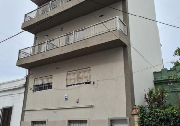 MONOAMBIENTE DIVIDIDO EN PLANTA BAJA AL FRENTE.