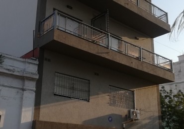 MONOAMBIENTE DIVIDIDO EN PRIMER PISO AL FRENTE.