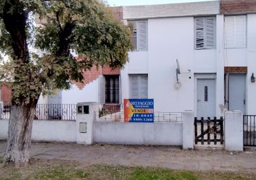 CASA DE 4 AMBIENTES, CON PATIO Y ESPACIO GUARDA COCHE.