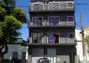 DEPARTAMENTO MONOAMBIENTE DIVIDIDO AL FRENTE CON BALCON.