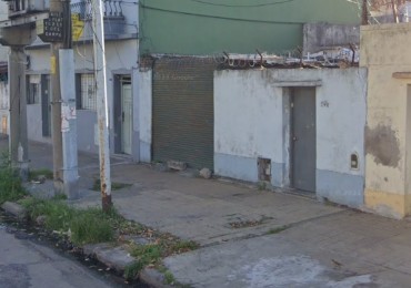 Terreno de 164m2 con casa a refaccionar o demoler. Buena ubicacion, Avellaneda. 