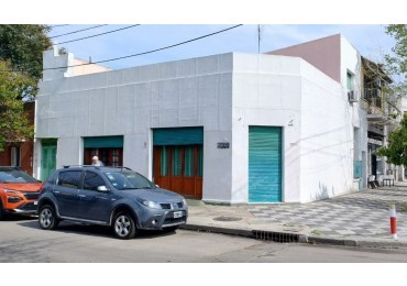 LOCAL COMERCIAL DE 70 M2 ,CON VIVIENDA DE 2 AMBIENTES.