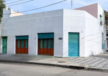 LOCAL CON VIVIENDA DE 2 AMIENTES SOBRE ESQUINA 120M2.